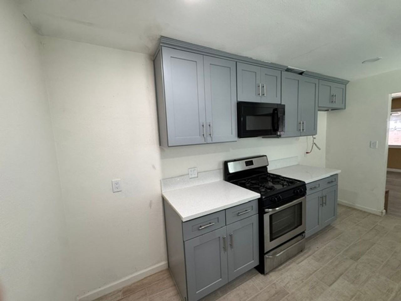 419 Angela Way - Photo 4 of 15
