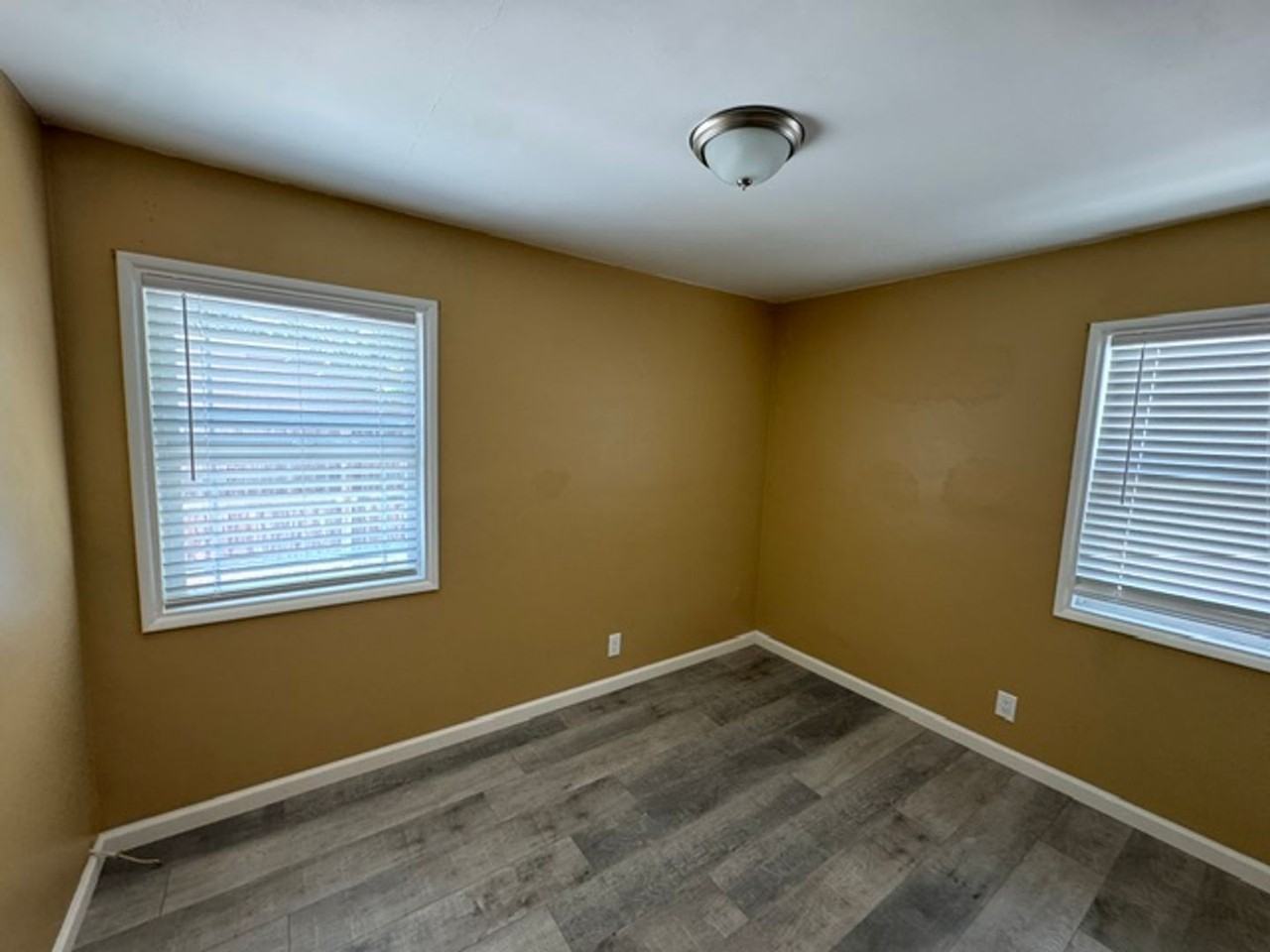419 Angela Way - Photo 5 of 15