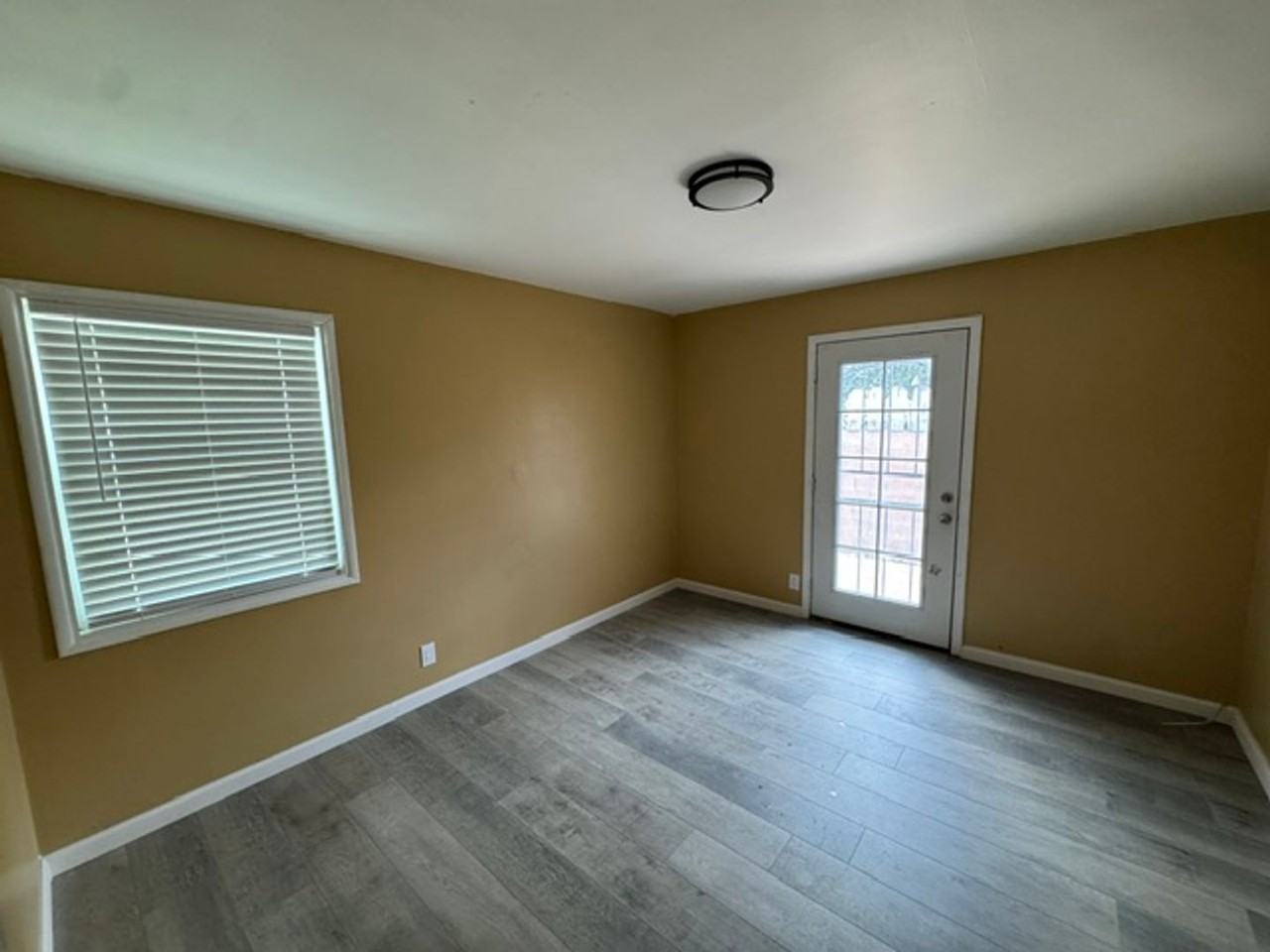 419 Angela Way - Photo 6 of 15