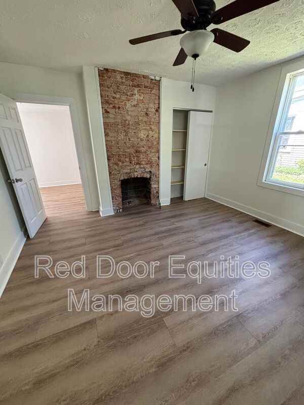 421 Washington Ave - Photo 4 of 18