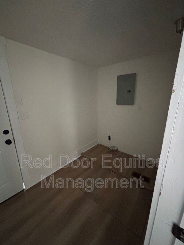 421 Washington Ave - Photo 7 of 18