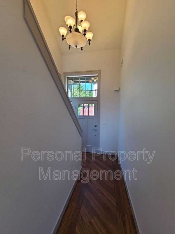 2085 34th St - Photo 5 of 36