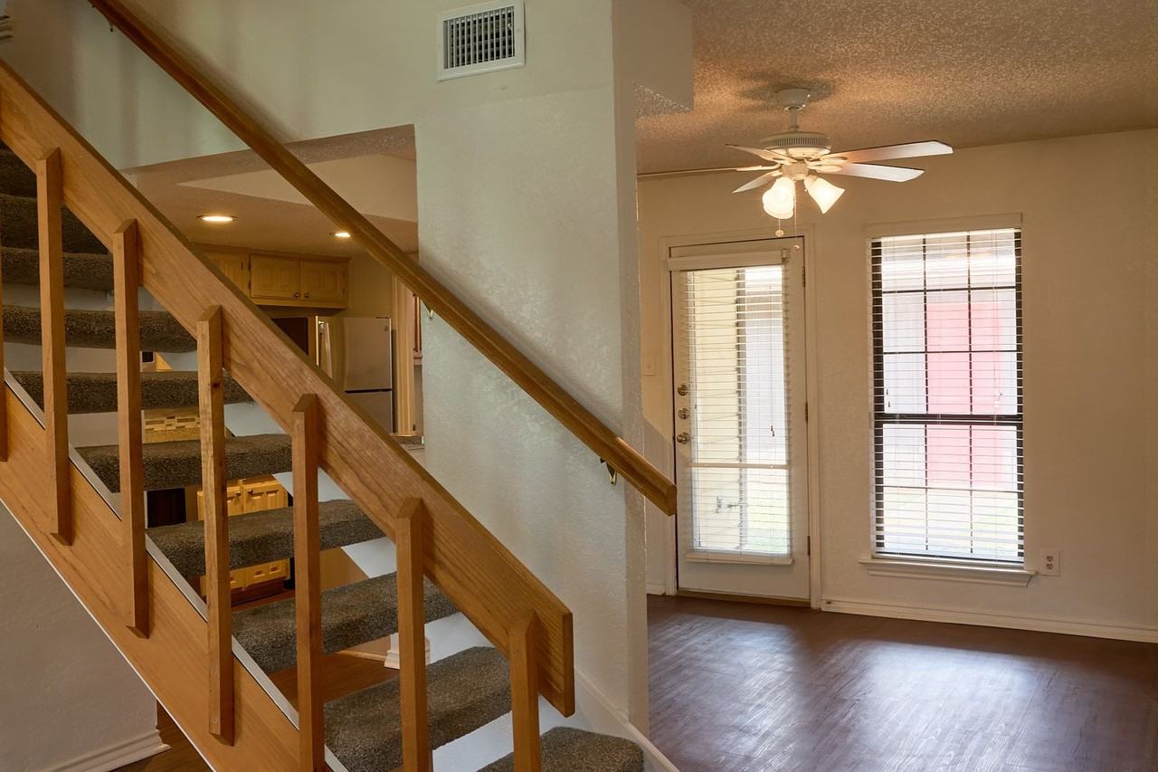 900 Kilkenny Ct Apt D - Photo 2 of 19