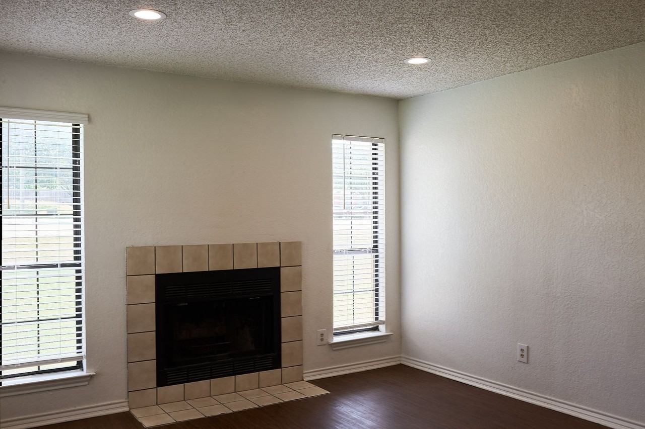 900 Kilkenny Ct Apt D - Photo 3 of 19