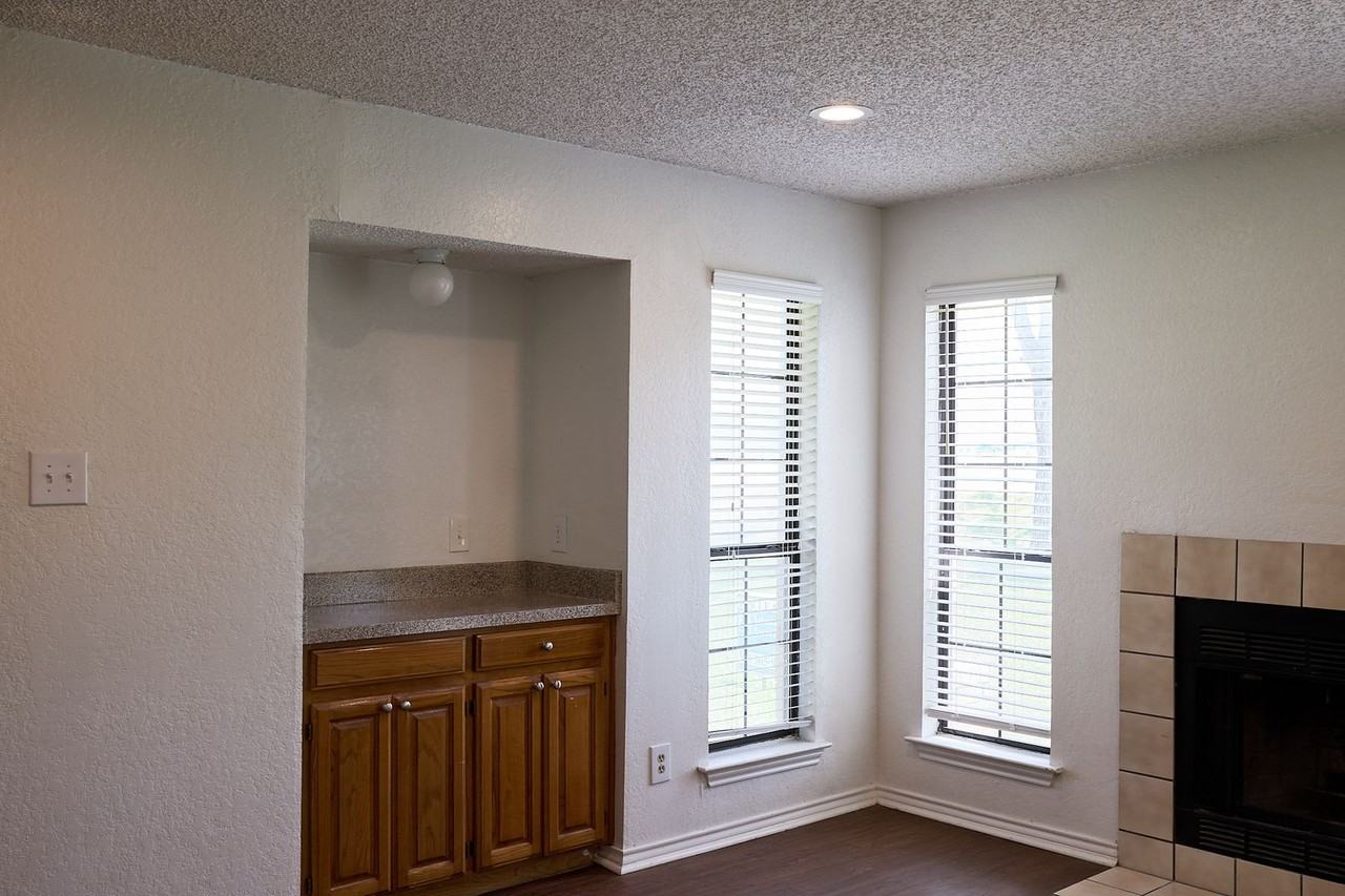 900 Kilkenny Ct Apt D - Photo 4 of 19