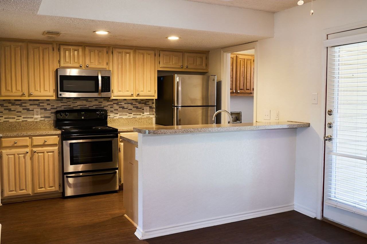 900 Kilkenny Ct Apt D - Photo 6 of 19