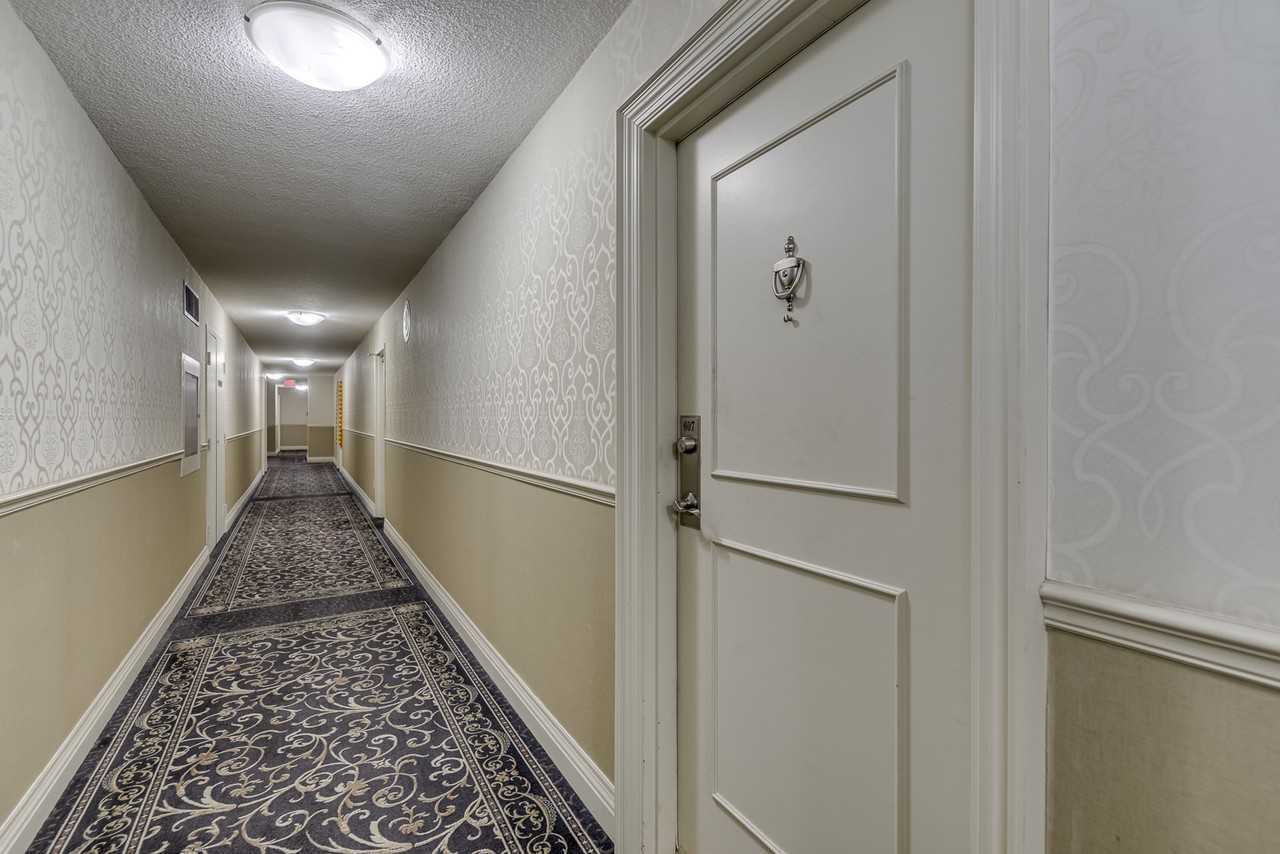 50 Elm Drive East - Photo 2 of 44