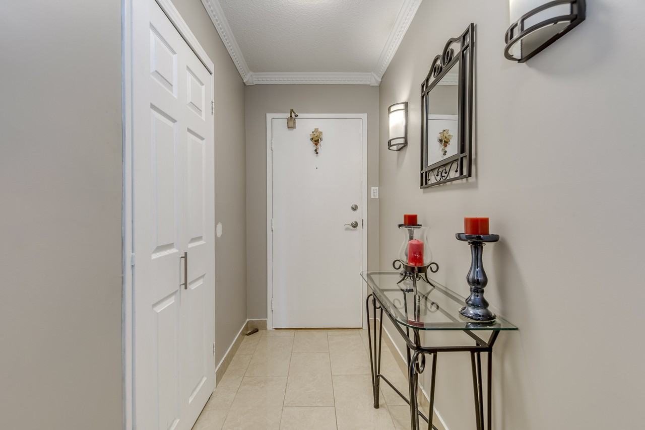 50 Elm Drive East - Photo 6 of 44