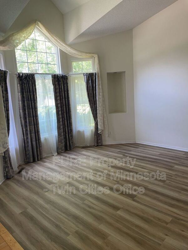 8636 Pheasant Run Rd - Photo 4 of 27