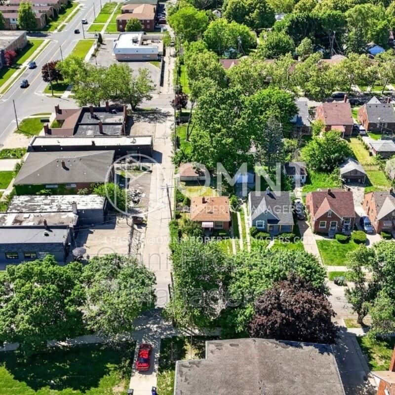 11529 Roxbury St - Photo 3 of 40