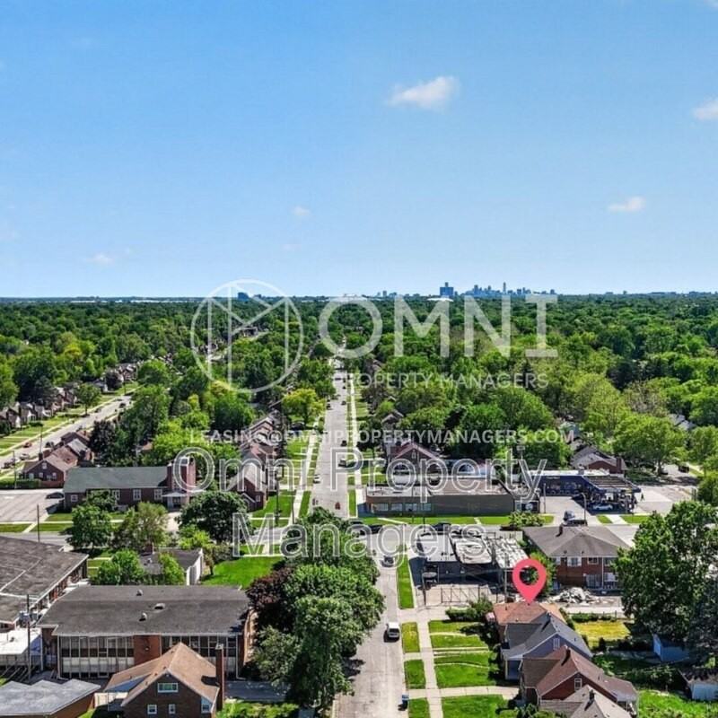 11529 Roxbury St - Photo 4 of 40