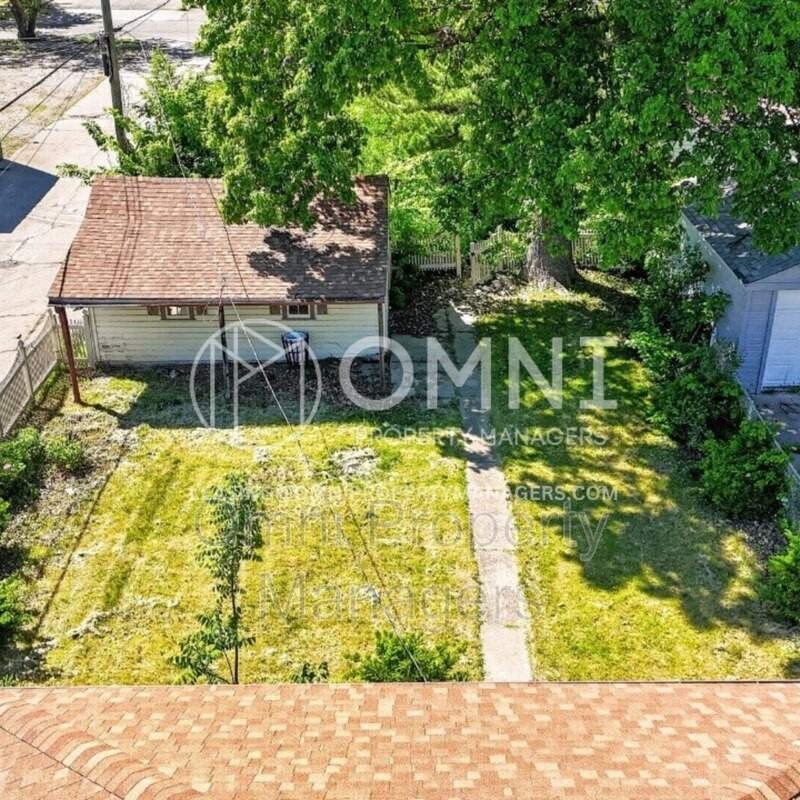 11529 Roxbury St - Photo 7 of 40