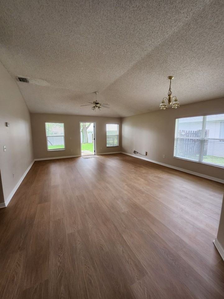 2891 Stratford Pointe Dr - Photo 4 of 21