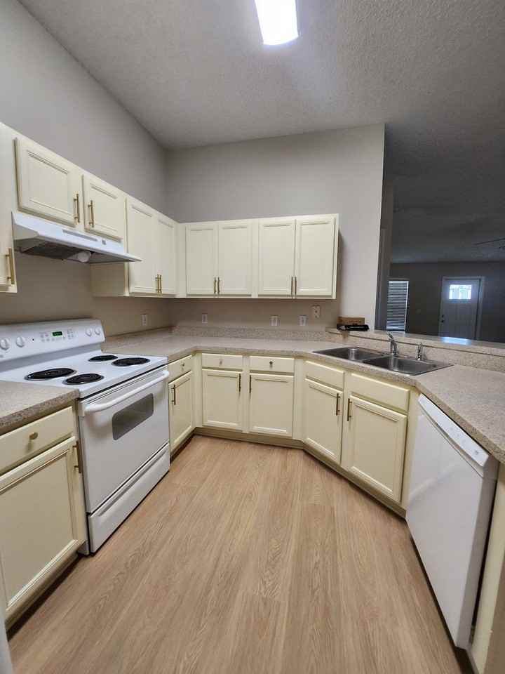 2891 Stratford Pointe Dr - Photo 6 of 21