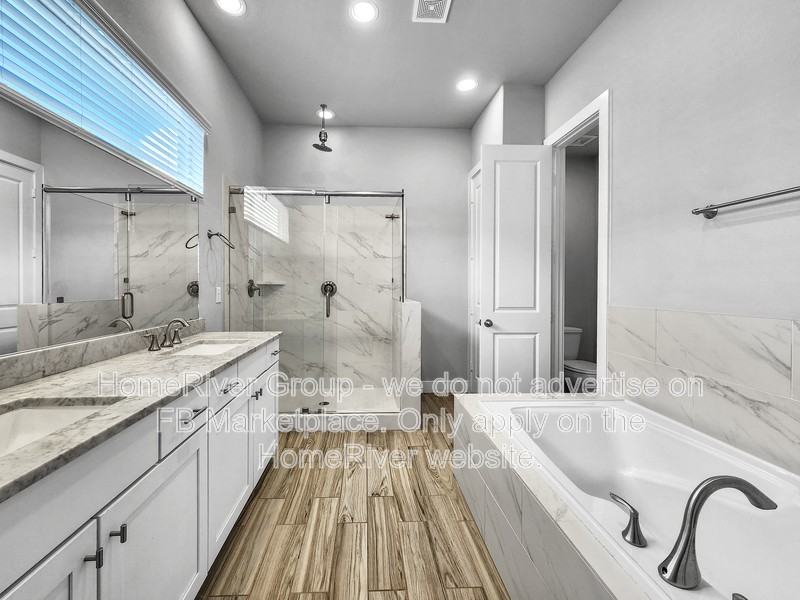 910 W 35th St #C - Photo 3 of 17