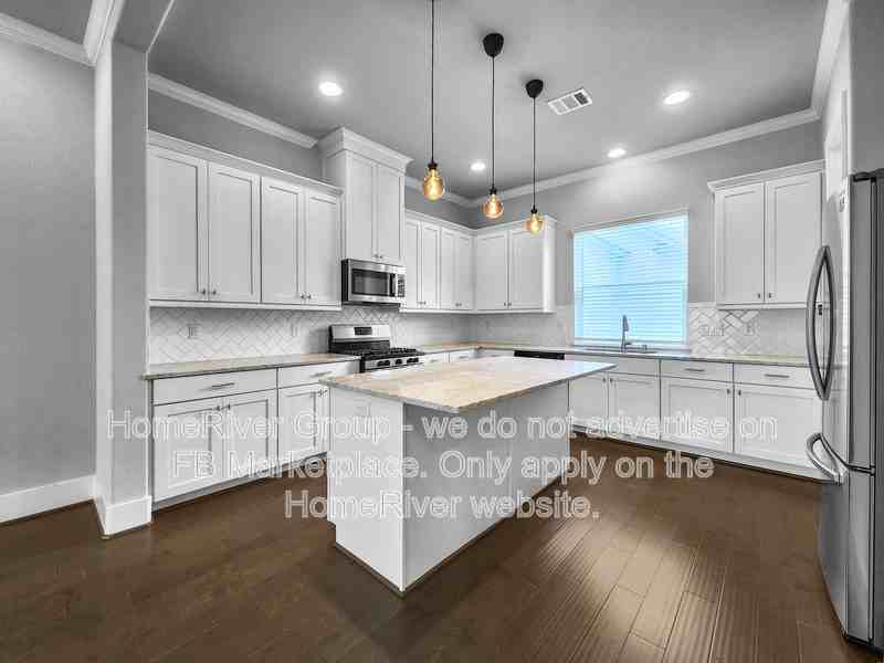 910 W 35th St #C - Photo 6 of 17