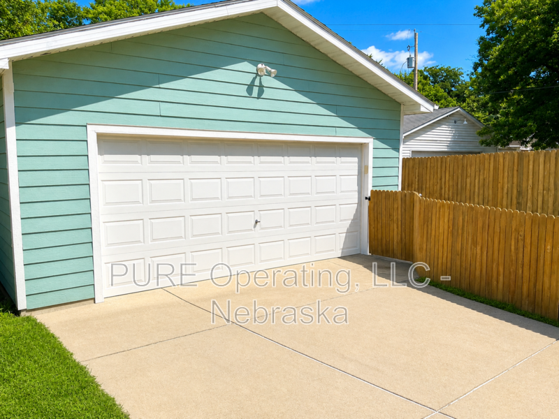 4182 Wakeley St - Photo 2 of 50