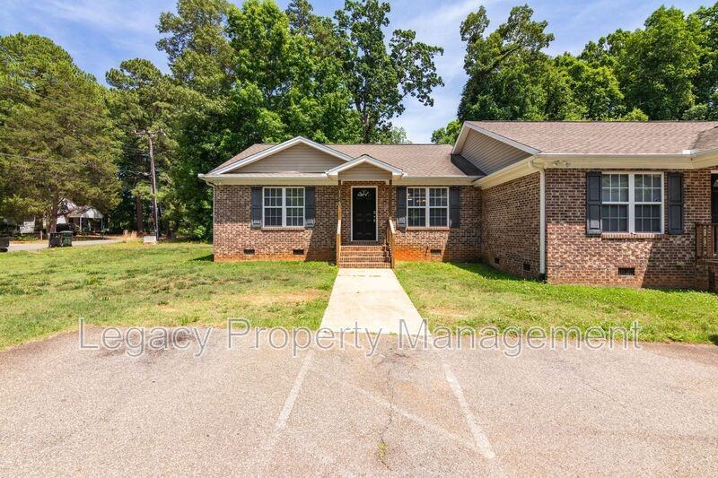 1316 Snow Ct - Photo 2 of 13