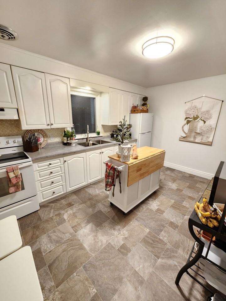 842 Law Street #1 - Photo 5 of 11