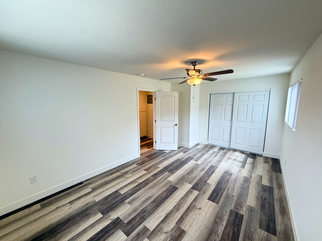 985 Valencia St - Photo 5 of 8