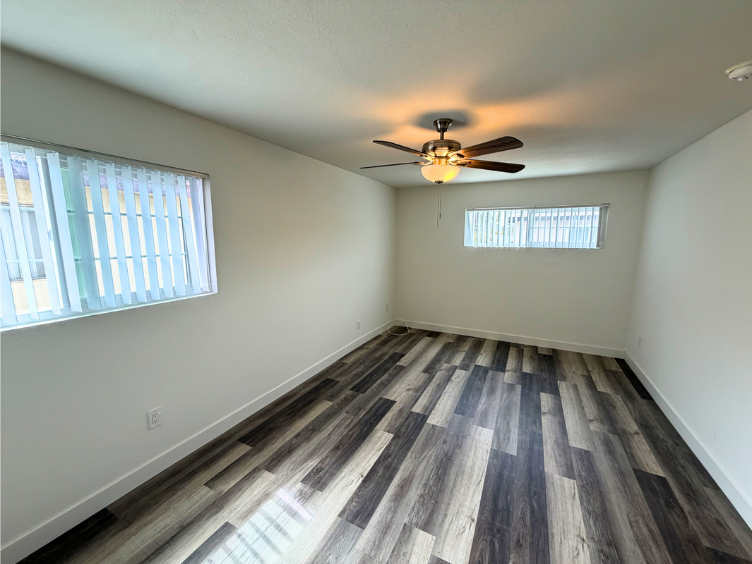 985 Valencia St - Photo 6 of 8