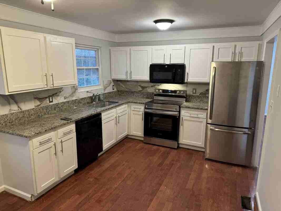 2036 Yew Ct - Photo 2 of 17