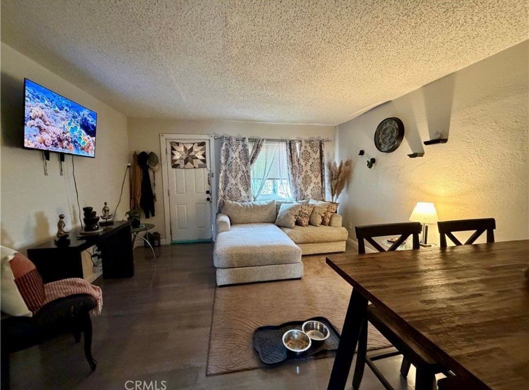 313 Maxine Ave - Photo 2 of 9