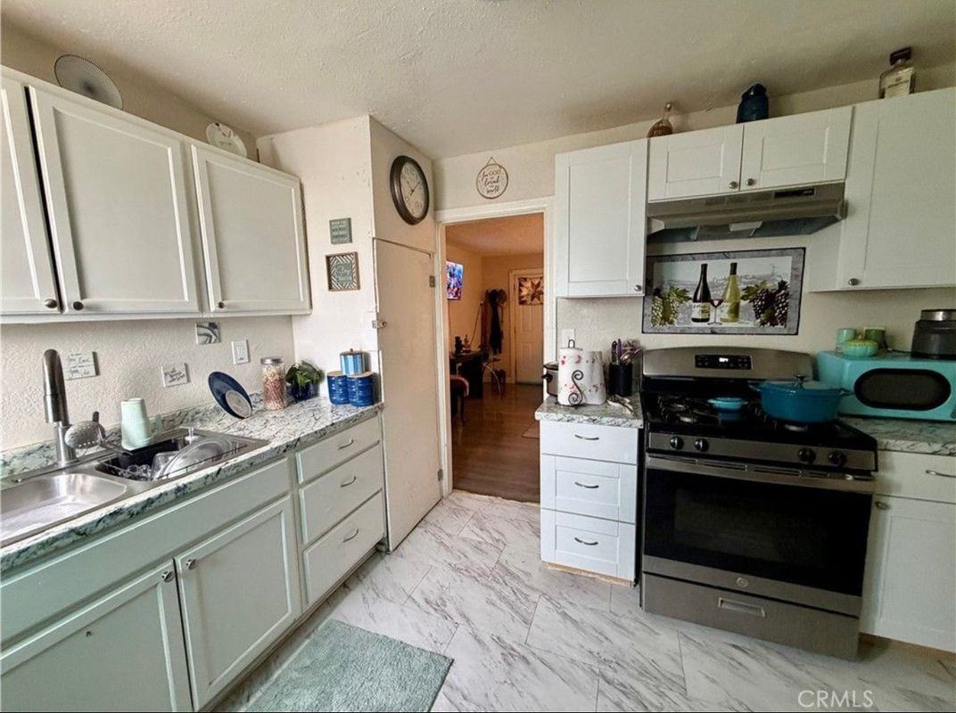 313 Maxine Ave - Photo 4 of 9