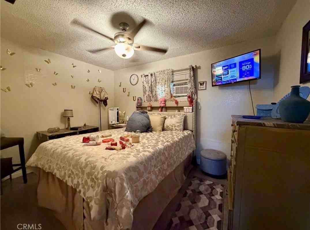 313 Maxine Ave - Photo 5 of 9