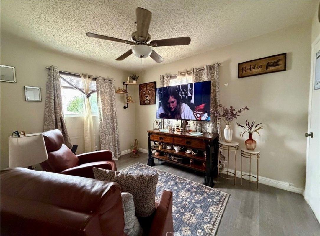 313 Maxine Ave - Photo 6 of 9