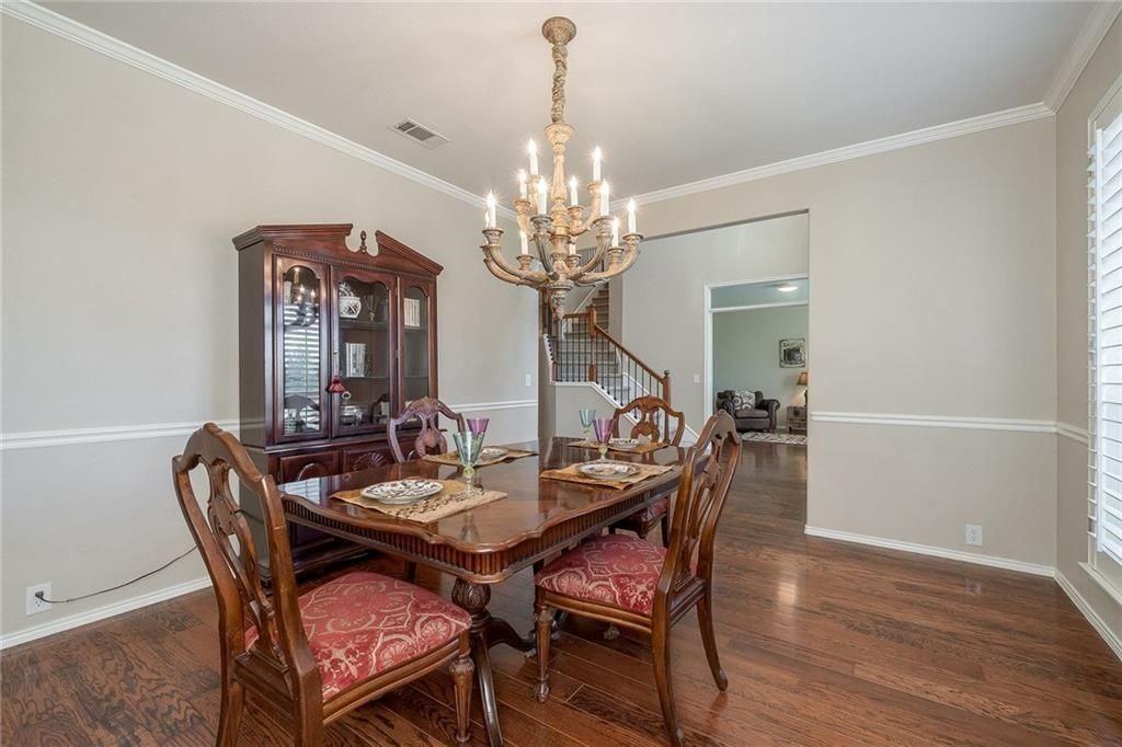 2374 Aspermount Dr - Photo 4 of 13