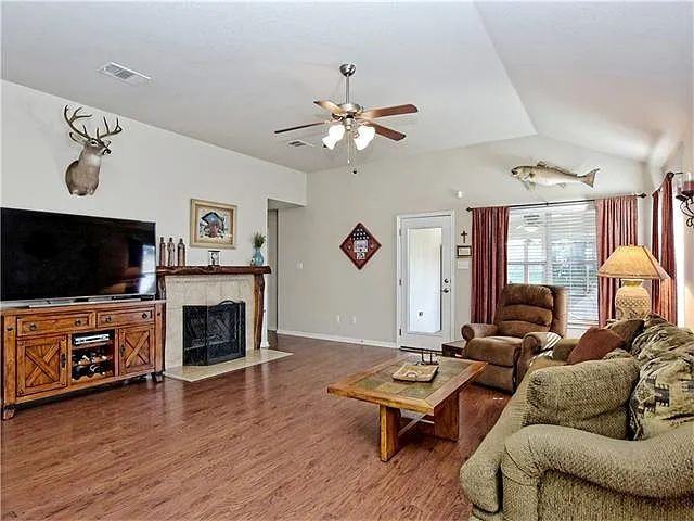 304 Trophy Ct - Photo 2 of 6