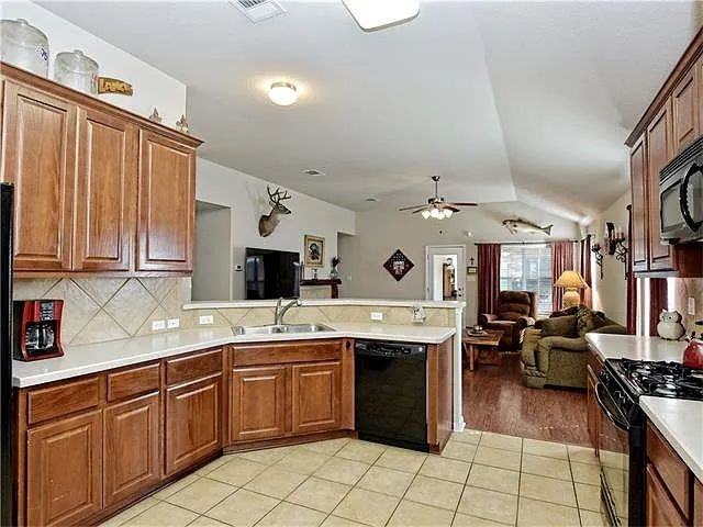 304 Trophy Ct - Photo 5 of 6