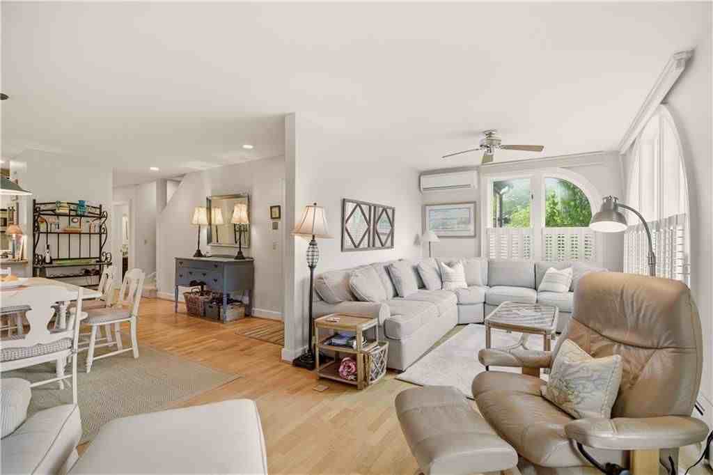 158 Narragansett Ave ##I - Photo 6 of 22