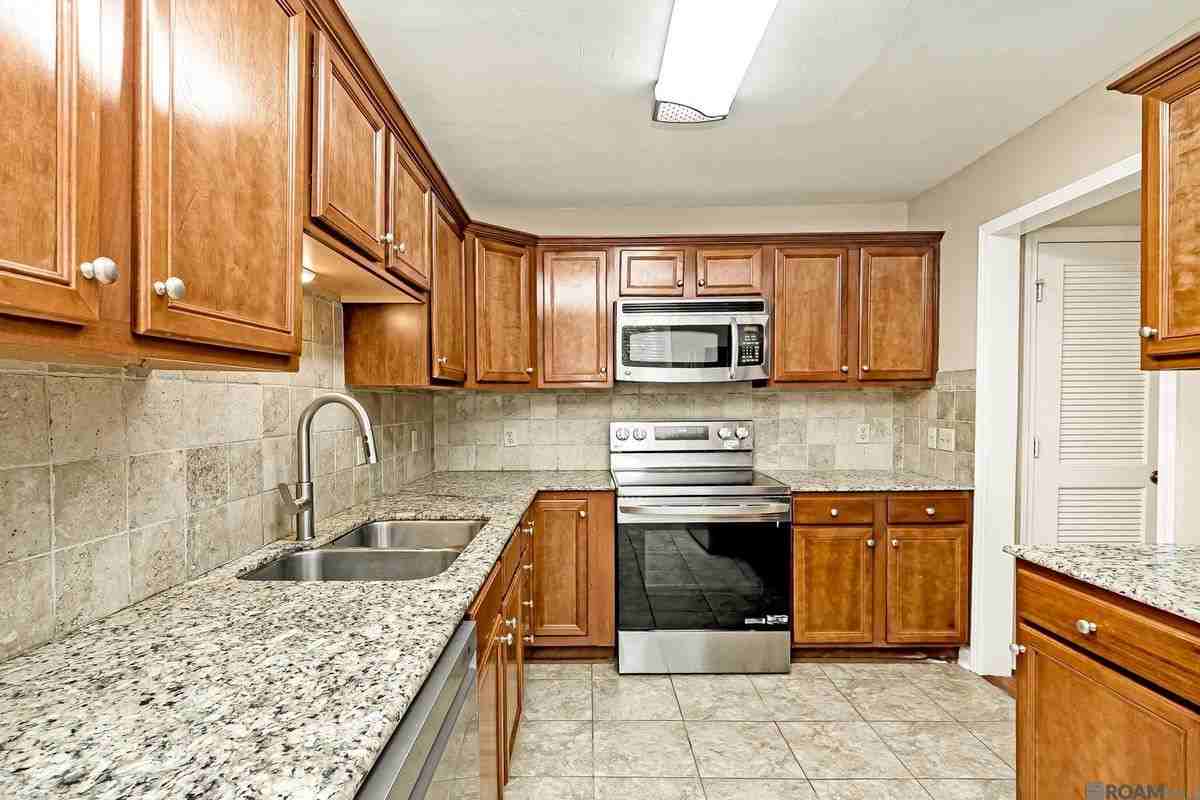 7955 Jefferson Place Blvd - Photo 4 of 21