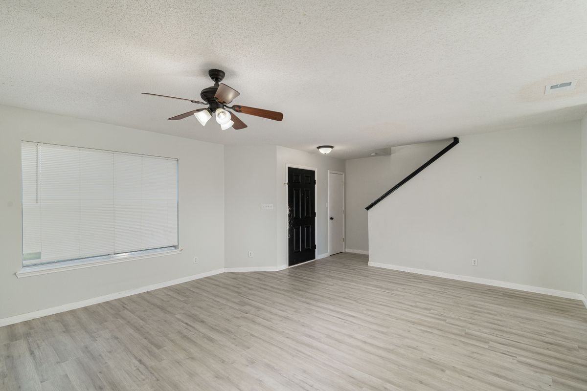 3425 Ozark Ave - Photo 4 of 22