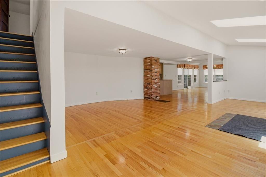 1861 E Main Rd - Photo 5 of 36