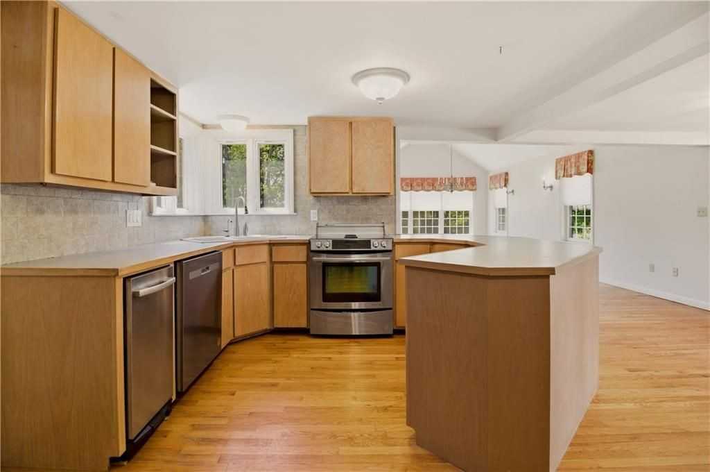 1861 E Main Rd - Photo 6 of 36
