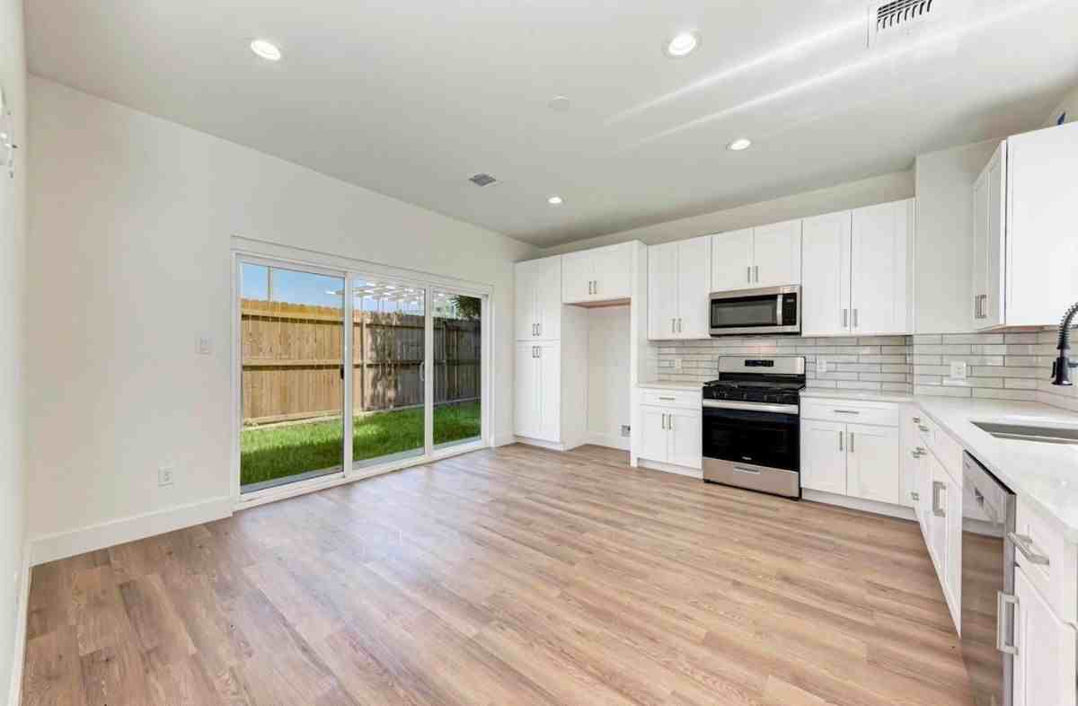 502 Tillery St ##2 - Photo 3 of 15