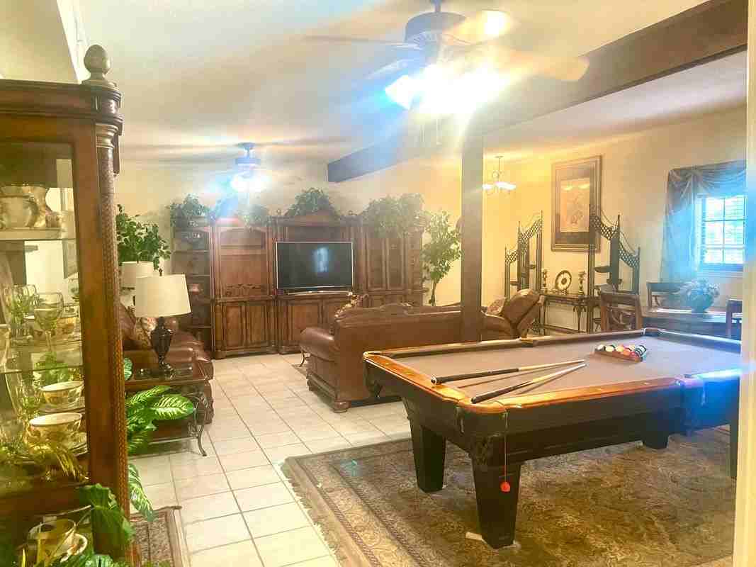 406 Longshadow Rd - Photo 5 of 12