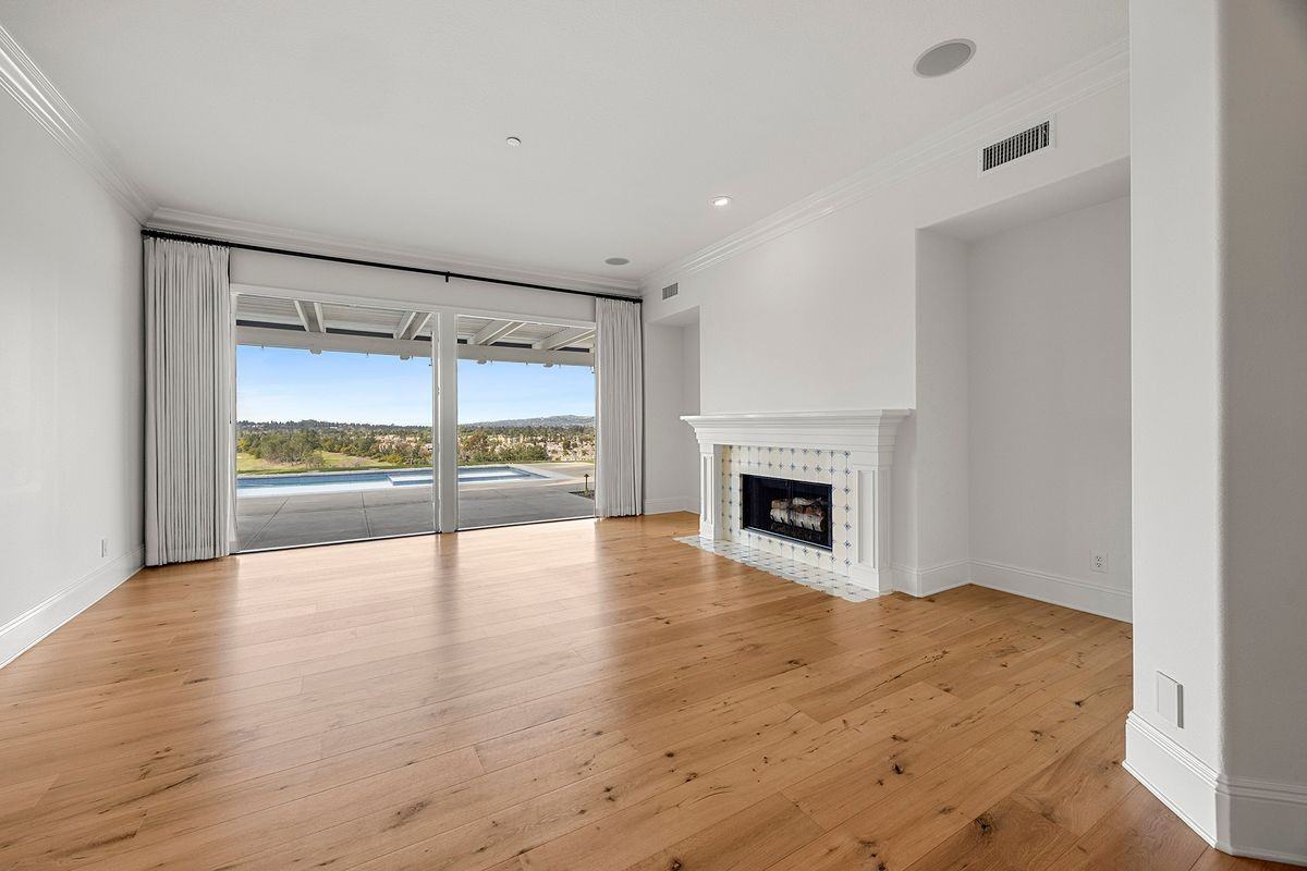 2309 Skyline Dr - Photo 3 of 21