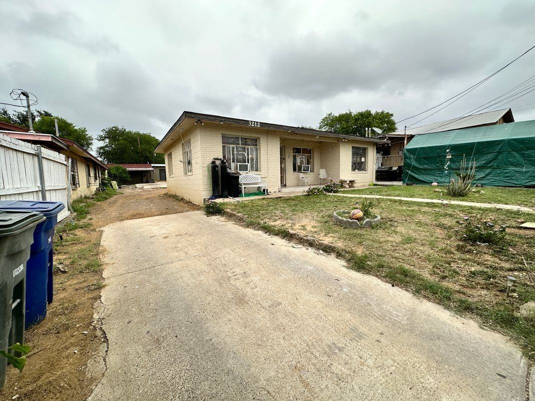 3212 Pecan St - Photo 2 of 8