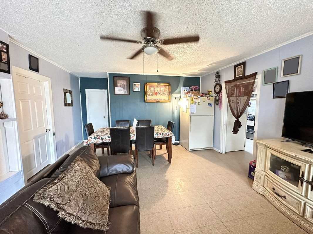 3212 Pecan St - Photo 4 of 8