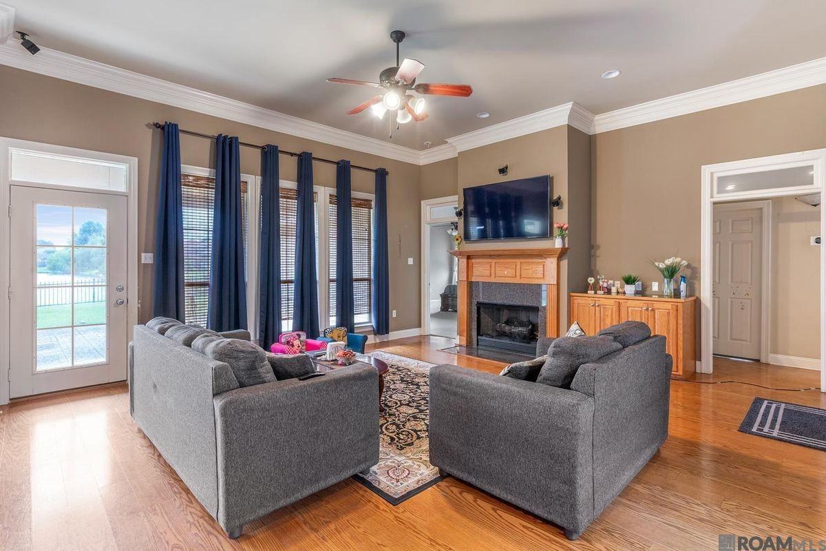 10743 Hillbrook Ave - Photo 4 of 44