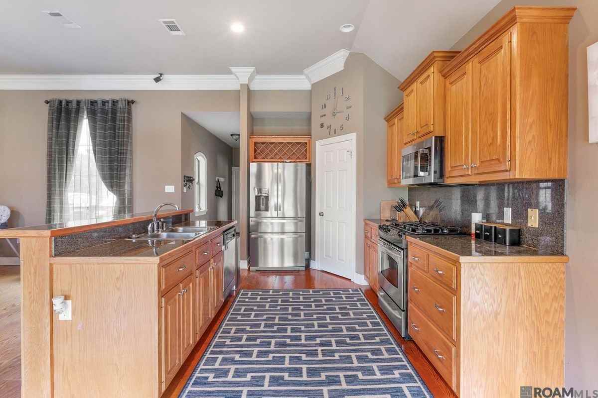 10743 Hillbrook Ave - Photo 5 of 44