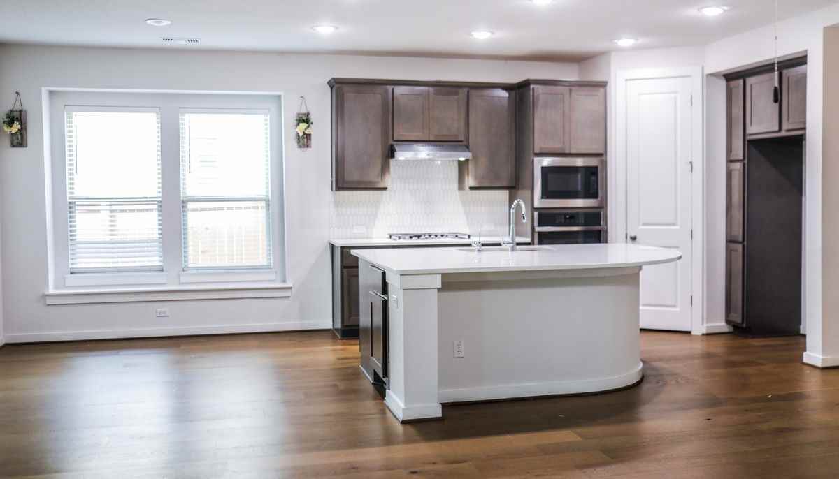 112 Rosebush Dr - Photo 3 of 37