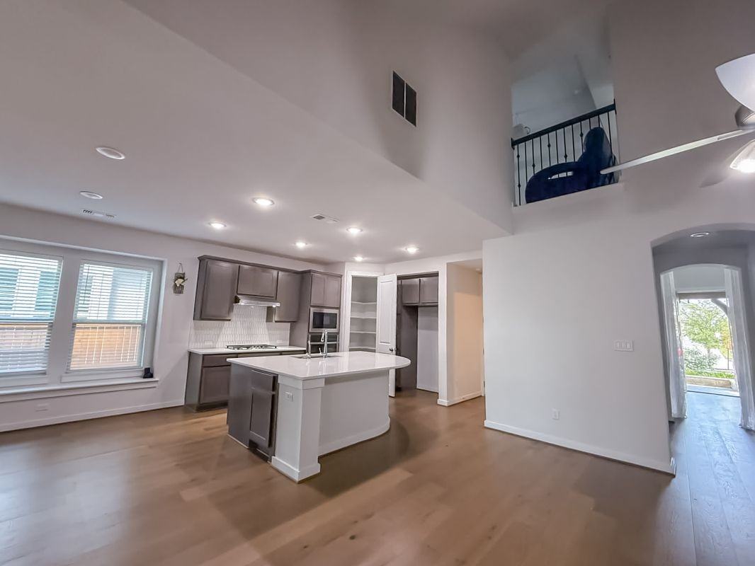 112 Rosebush Dr - Photo 4 of 37