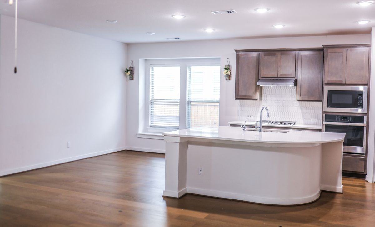 112 Rosebush Dr - Photo 5 of 37