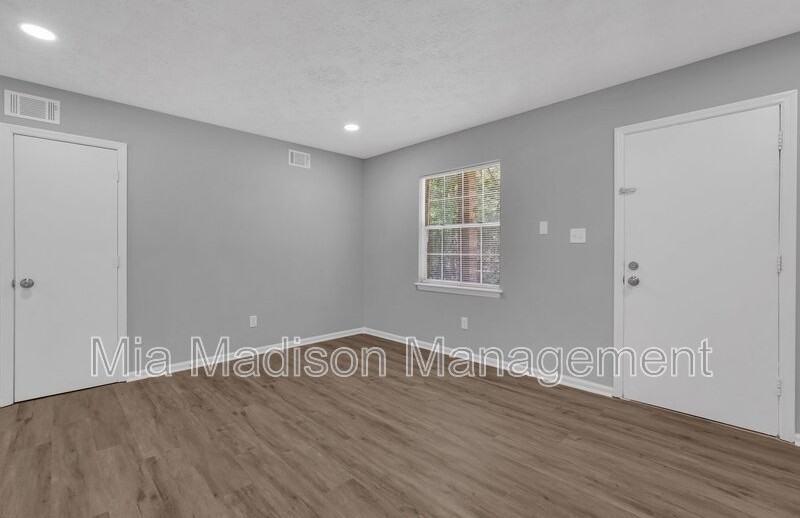 111 E Mell St #12 - Photo 7 of 17