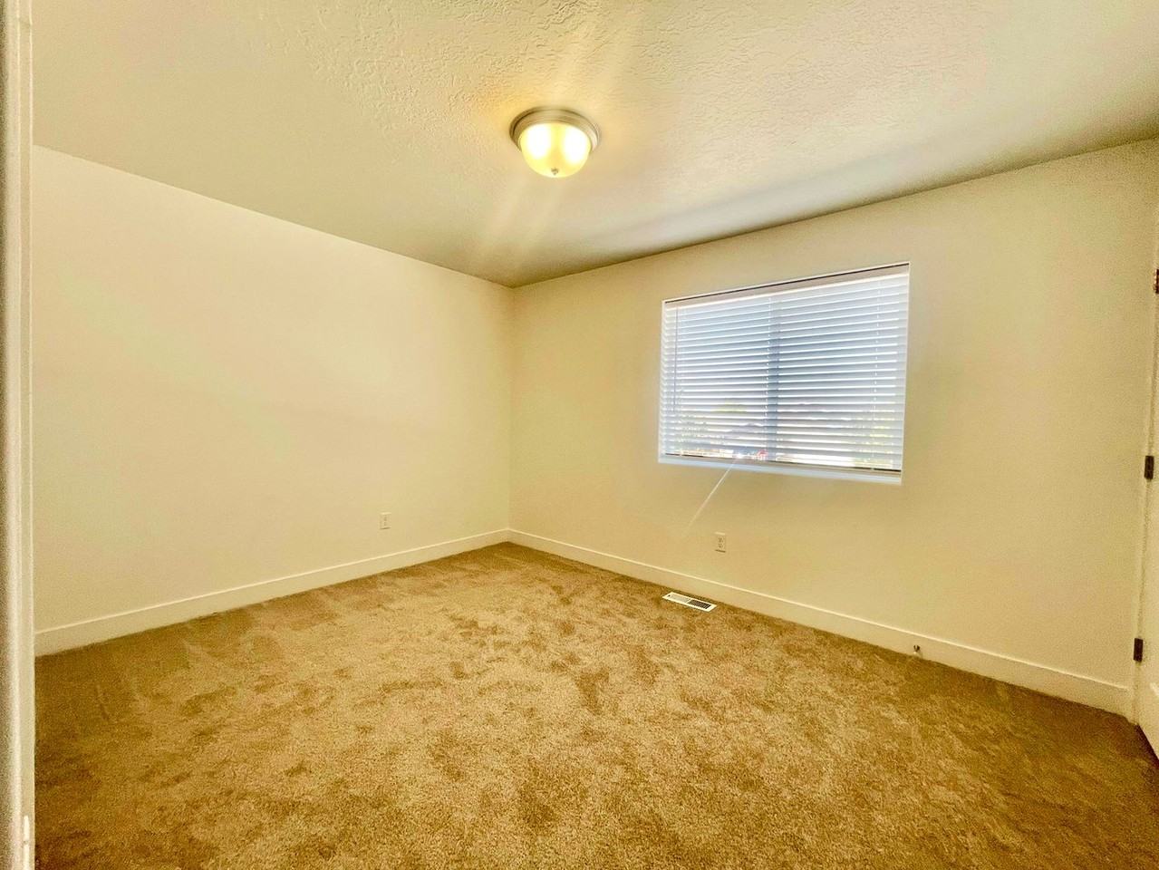535 W 2530 N - Photo 7 of 10